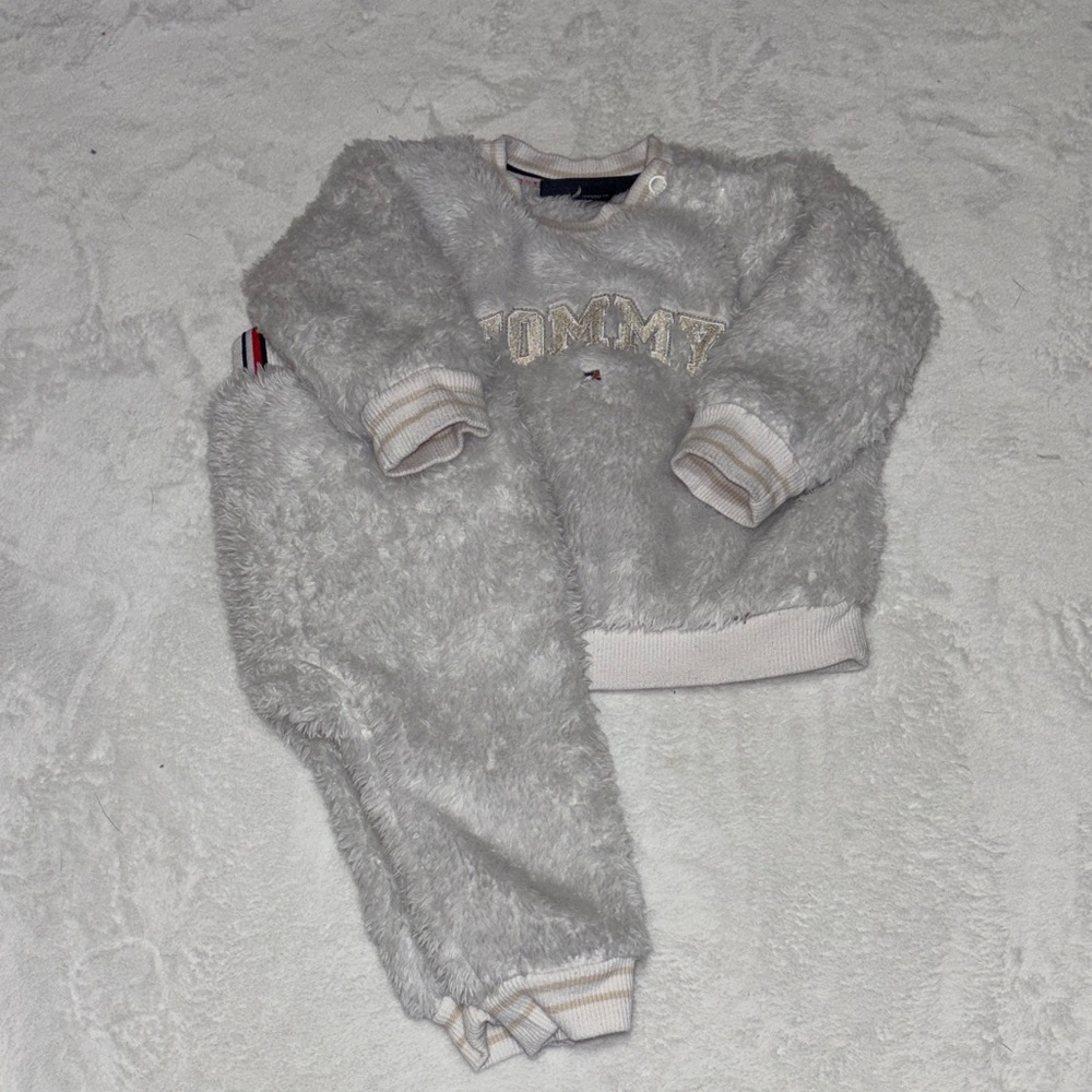 Tommy Hilfiger Plush Fuzzy Sweatpants & Top Set - Light Gray